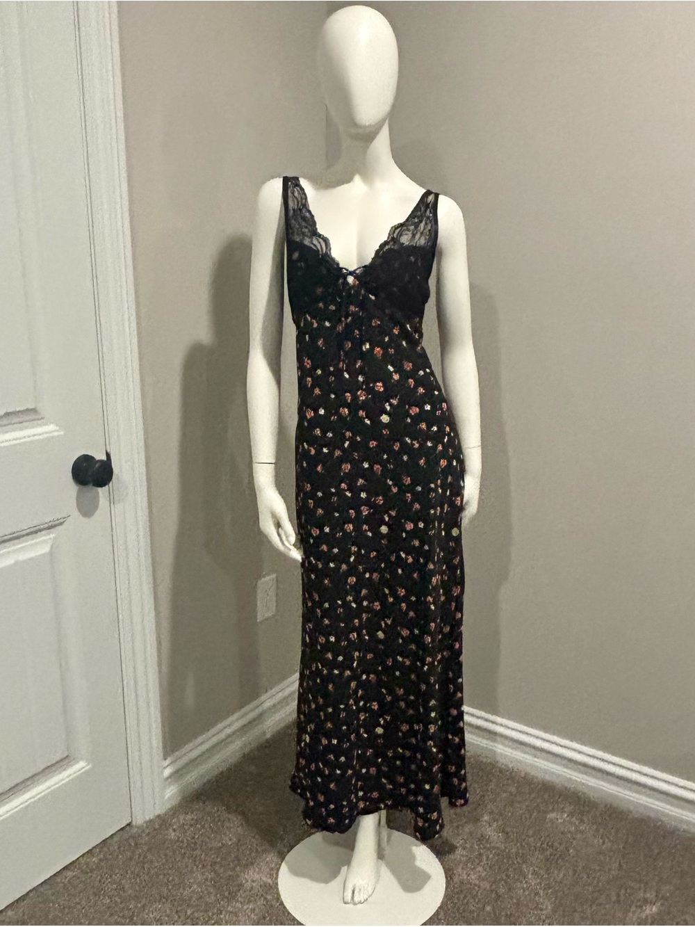 Milumia Women’s Contrast Lace Floral Long V Neck Dress